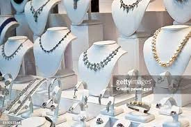 Pronetspace Product Image - Des bijoux variés en Or et en Diamants 