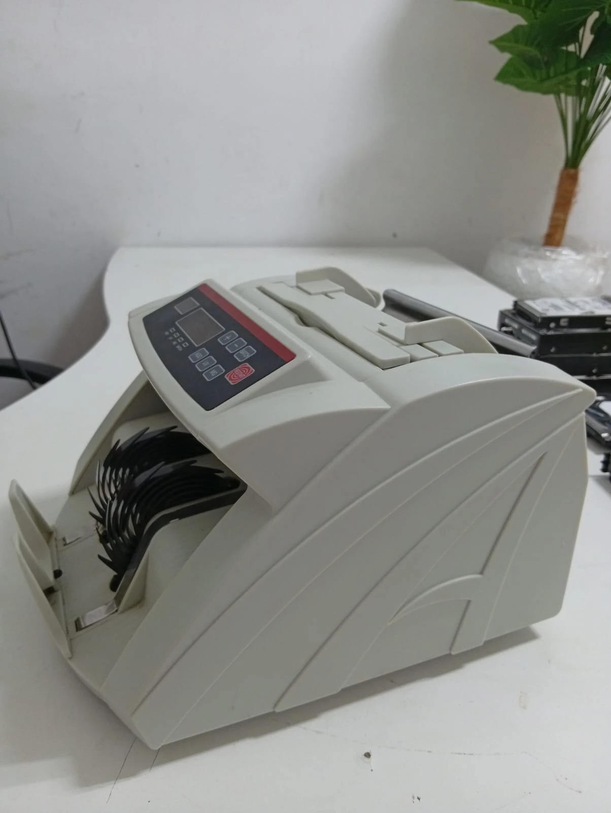 Pronetspace Product Image - Compteuse de billets professionnelle RW-618A