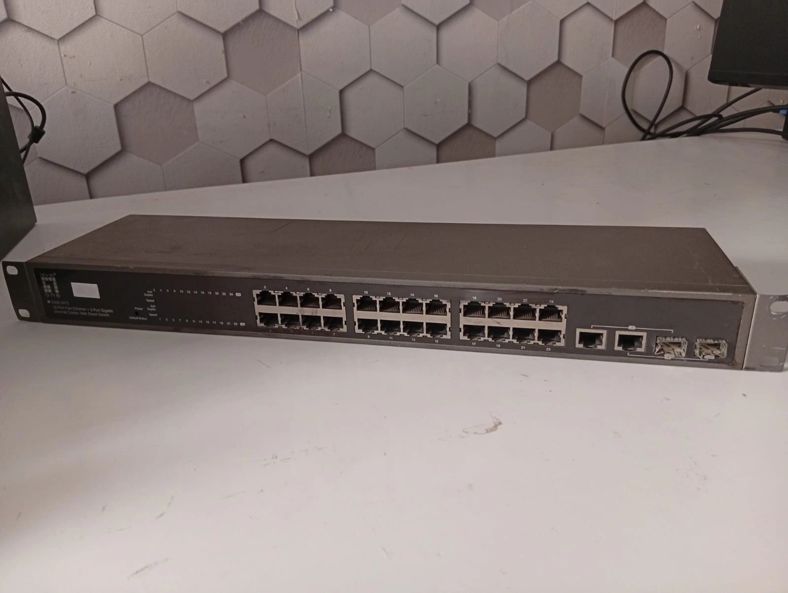 Pronetspace Product Image - SWITCHEUR  GSW-2473 /24 ports Fast Ethernet + 2 ports Gigabit