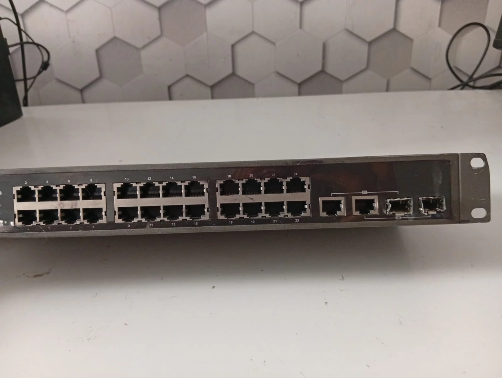 Pronetspace Product Image - SWITCHEUR  GSW-2473 /24 ports Fast Ethernet + 2 ports Gigabit
