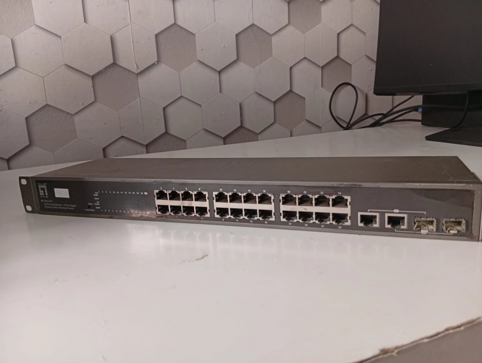 Pronetspace Product Image - SWITCHEUR  GSW-2473 /24 ports Fast Ethernet + 2 ports Gigabit