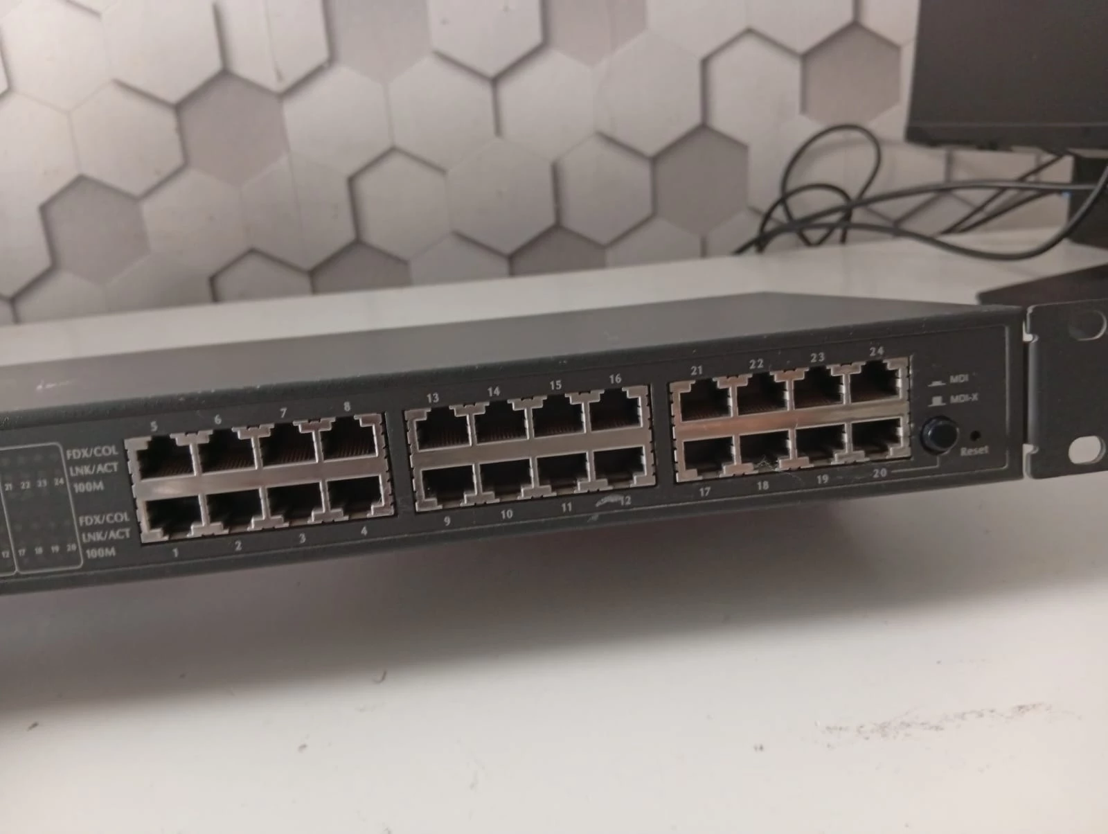 Pronetspace Product Image - Switcheur FNSW-2400S Fast Ethernet Switch
