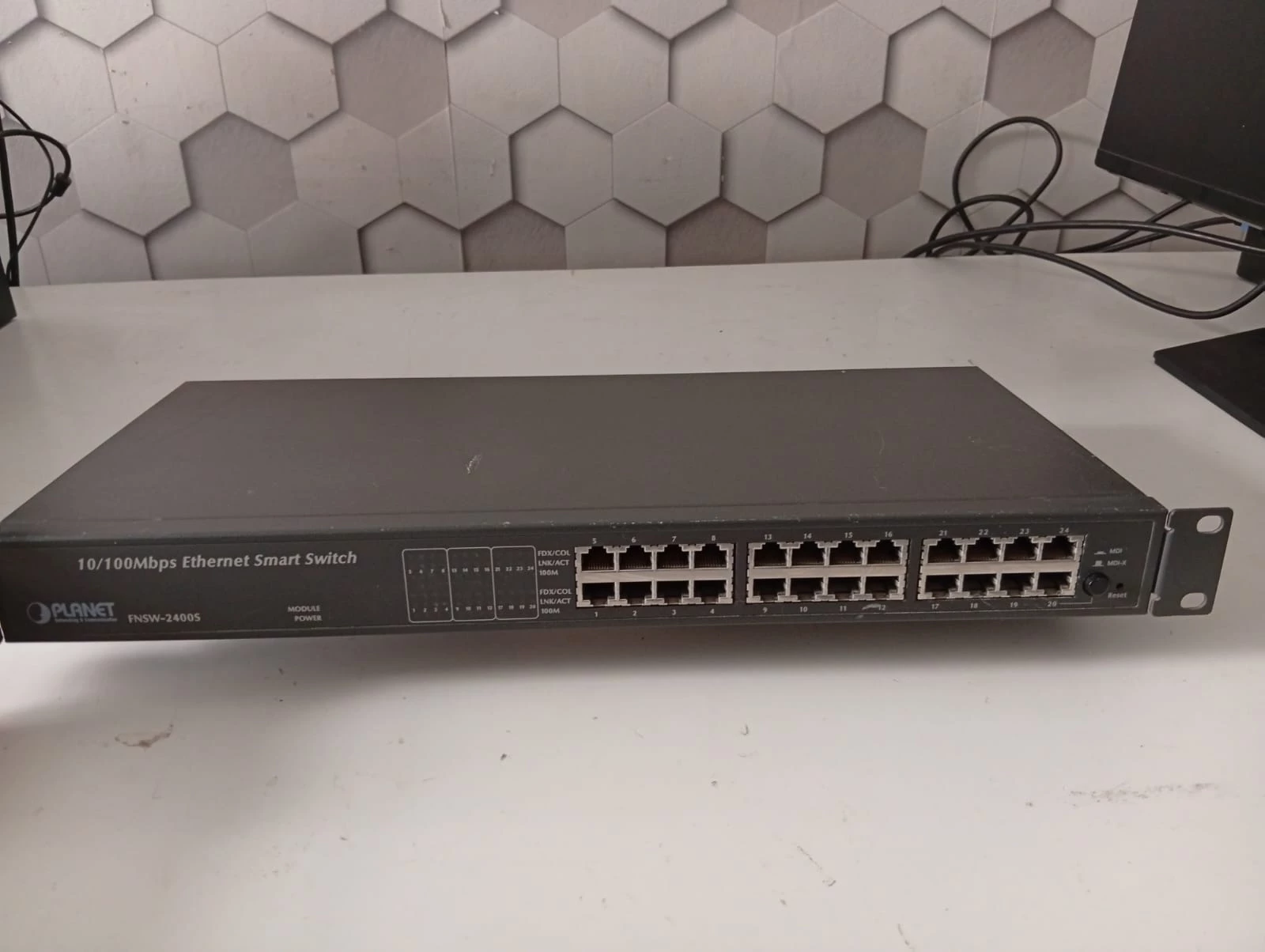 Pronetspace Product Image - Switcheur FNSW-2400S Fast Ethernet Switch